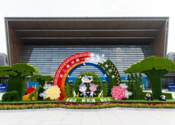 Foto yang diabadikan pada 26 September 2021 ini menunjukkan petak bunga di luar lokasi utama Pameran Ekonomi dan Perdagangan China-Afrika kedua yang diselenggarakan di Changsha, Provinsi Hunan, China tengah. (Xinhua/Chen Sihan)