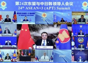 Perdana Menteri China Li Keqiang menghadiri KTT ASEAN Plus China, Jepang, dan Korea Selatan ke-24 melalui tautan video, di Balai Agung Rakyat di Beijing, ibu kota China, pada 27 Oktober 2021. (Xinhua/Zhang Ling)