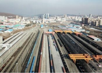 Foto dari udara yang diabadikan pada 31 Maret 2021 ini menunjukkan Pelabuhan Kereta Suifenhe di Suifenhe, Provinsi Heilongjiang, China timur laut. (Xinhua/Wang Jianwei)