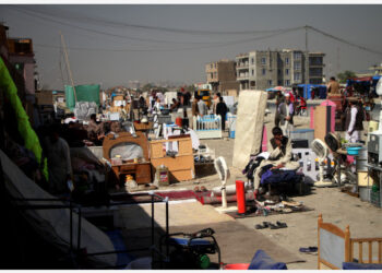 Foto yang diabadikan pada 13 Oktober 2021 ini menunjukkan sebuah pasar barang bekas di Kabul, ibu kota Afghanistan. (Xinhua/Saifurahman Safi)