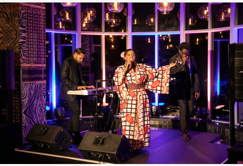 Sebuah grup musik tampil di acara Fame Week Africa, acara seputar industri kreatif di Benua Afrika yang berlangsung selama tiga hari, di Cape Town, Afrika Selatan, pada 3 Oktober 2021. (Xinhua/Lyu Tianran)