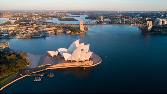 Foto dari udara yang diabadikan pada 9 September 2021 ini menunjukkan Sydney Opera House di Sydney, Australia. (Xinhua/Hu Jingchen)