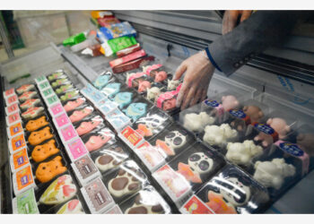 Berbagai produk es krim terlihat dalam acara Ice Cream China 2021 yang diadakan di Kota Tianjin, China utara, pada 11 Oktober 2021. (Xinhua/Sun Fanyue)