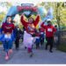 Para partisipan yang memakai kostum ikut serta dalam ajang lari SuperPower 5K 2021 di Toronto, Kanada, pada 24 Oktober 2021. (Xinhua/Zou Zheng)