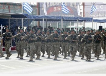 Para prajurit Garda Nasional Siprus berjalan berbaris dalam parade militer untuk merayakan Hari Kemerdekaan ke-61 Siprus di Nicosia, Siprus, pada 1 Oktober 2021. (Xinhua/George Christophorou)