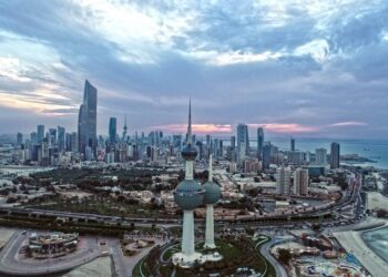 KUWAIT CITY, Foto dari udara yang diabadikan pada 14 November 2021 ini menunjukkan pemandangan kota di Kuwait City, Kuwait. (Xinhua/Asad)