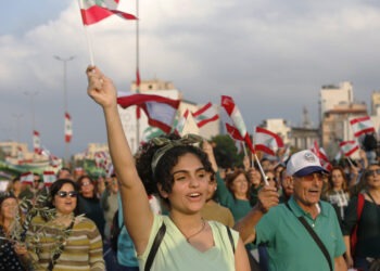 BEIRUT, Orang-orang berpartisipasi dalam sebuah parade yang digelar untuk memperingati Hari Kemerdekaan ke-78 Lebanon di Beirut, Lebanon, pada 22 November 2021. (Xinhua/Bilal Jawich)