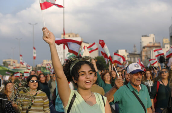 BEIRUT, Orang-orang berpartisipasi dalam sebuah parade yang digelar untuk memperingati Hari Kemerdekaan ke-78 Lebanon di Beirut, Lebanon, pada 22 November 2021. (Xinhua/Bilal Jawich)