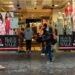 SYDNEY, Orang-orang berbelanja di sebuah pusat perbelanjaan di Sydney, Australia, pada 26 November 2021. Akhir pekan ini warga Australia di seluruh penjuru negara itu diperkirakan akan memadati toko-toko baik secara langsung maupun daring dalam salah satu acara belanja terbesar dan paling ditunggu-tunggu di Australia, Black Friday. (Xinhua/Hu Jingchen)
