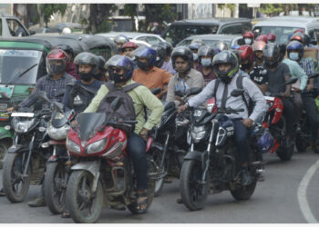 DHAKA, 1 November, 2021 (Xinhua) -- Sebuah jalan tampak dipadati sepeda motor di Dhaka, Bangladesh, pada 1 November 2021. Layanan penggunaan sepeda motor komersial kembali memadati jalan-jalan di Dhaka setelah Bangladesh mencabut pembatasan COVID-19 baru-baru ini. (Xinhua)