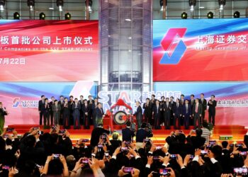 Foto dokumentasi ini menunjukkan upacara debut papan inovasi ilmu pengetahuan dan teknologi China (STAR market) di Shanghai Stock Exchange di Shanghai, China timur. (Xinhua/Fang Zhe)