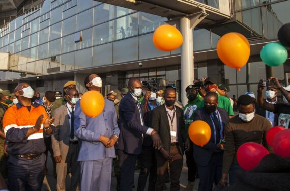 Balon-balon dilepaskan saat Bandar Udara Internasional Simon Mwansa Kapwepwe baru yang didanai China diresmikan di Ndola, Provinsi Copperbelt, Zambia, pada 5 Agustus 2021. (Xinhua/Zhao Yupeng)
