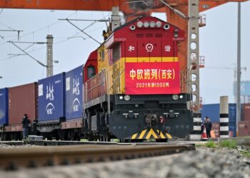 Kereta kargo China-Eropa meninggalkan Kawasan Perdagangan dan Logistik Internasional Xi'an di Xi'an, Provinsi Shaanxi, China barat laut, pada 13 April 2021. (Xinhua/Li Yibo)