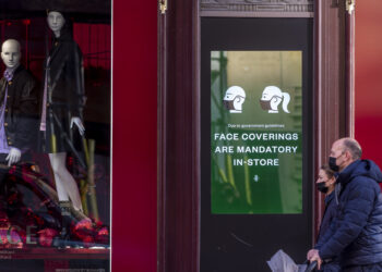 LONDON, Orang-orang berjalan melewati sebuah papan imbauan yang mewajibkan penggunaan masker di London, Inggris, pada 9 Desember 2021. Inggris akan beralih ke pembatasan "Rencana B" untuk mengatasi cepatnya penyebaran varian Omicron pada musim dingin ini, kata Perdana Menteri Inggris Boris Johnson pada Rabu (8/12). (Xinhua/Stephen Chung)