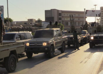 MISURATA, Sejumlah personel militer berkumpul di Misurata, sekitar 250 kilometer di sebelah timur Tripoli, Libya, pada 21 Desember 2021. Misi Bantuan Perserikatan Bangsa-Bangsa (PBB) di Libya (UNSMIL) pada Selasa (21/12) mengungkapkan kekhawatiran terkait mobilisasi militer di selatan Tripoli. (Xinhua/Hamza Turkia)