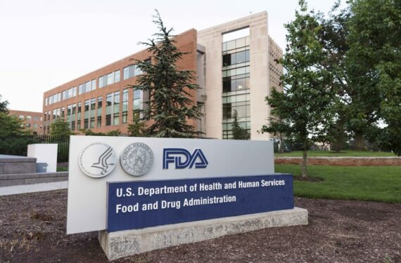 Foto yang diabadikan pada 23 Agustus 2021 ini menunjukkan gedung Badan Pengawas Obat dan Makanan (Food and Drug Administration/FDA) Amerika Serikat (AS) di Silver Spring, Maryland, AS. (Xinhua/Ting Shen)