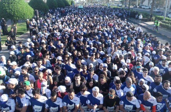 Orang-orang berpartisipasi dalam ajang maraton di Kuwait City, Kuwait, pada 4 Desember 2021. (Xinhua/Asad)