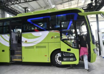 Sebuah bus berbahan bakar hidrogen terlihat dalam Pameran Perdagangan Jasa Internasional China (China International Fair for Trade in Services/CIFTIS) di Beijing, ibu kota China, pada 6 September 2021. (Xinhua/Lu Peng)