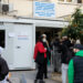 ATHENA, Orang-orang menunggu untuk tes COVID-19 di sebuah pusat kesehatan pemerintah di Athena, Yunani, pada 4 Januari 2022. Organisasi Kesehatan Masyarakat Nasional Yunani pada Selasa (4/1) mengonfirmasi 50.126 infeksi dalam 24 jam terakhir, yang merupakan rekor tertinggi. (Xinhua/Marios Lolos)