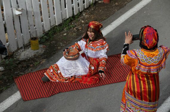 TIZI OUZOU, Masyarakat etnis Berber Aljazair merayakan Tahun Baru di Provinsi Tizi Ouzou, Aljazair, pada 12 Januari 2022. Masyarakat etnis Berber merayakan Tahun Baru mereka pada Rabu (12/1) sebagai hari libur nasional di Aljazair. (Xinhua)