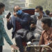DHAKA, Aparat penegak hukum meminta warga agar mengenakan masker saat digelarnya pengadilan keliling di sebuah jalan di Dhaka, Bangladesh, pada 13 Januari 2022. Pemerintah Bangladesh menggelar pengadilan keliling untuk memastikan warga mengenakan masker di luar ruangan guna membendung penyebaran pandemi COVID-19. (Xinhua)