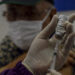 BOGOR, Seorang tenaga kesehatan menyiapkan satu dosis vaksin COVID-19 dalam program vaksinasi di Kelurahan Cimahpar, Kota Bogor, Jawa Barat, pada 14 Januari 2022. (Xinhua/Sandika Fadilah)