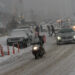 ANKARA, Orang-orang berkendara di tengah cuaca bersalju di Ankara, Turki, pada 22 Januari 2022. (Xinhua/Mustafa Kaya)
