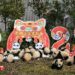 WOLONG, Foto yang diabadikan pada 24 Januari 2022 ini menunjukkan bayi-bayi panda raksasa yang sedang ditampilkan bersama dalam sebuah acara di Pusat Konservasi dan Penelitian Panda Raksasa China basis Shenshuping di Wolong, Provinsi Sichuan, China barat daya. Panda-panda raksasa yang dilahirkan pada 2021 ditampilkan bersama dalam sebuah acara yang digelar di Wolong untuk menyambut datangnya Festival Musim Semi. (Xinhua/Wang Xi)