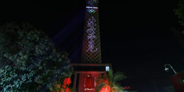 KAIRO, Foto yang diabadikan pada 24 Januari 2022 ini menunjukkan tulisan yang berarti "Sampai jumpa di Beijing" yang diproyeksikan pada Menara Kairo dalam sebuah pertunjukan cahaya di Kairo, Mesir. Pertunjukan cahaya tersebut diadakan di Menara Kairo untuk menyambut Olimpiade Musim Dingin Beijing 2022 mendatang. (Xinhua/Wang Dongzhen)