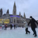 WINA, Orang-orang berseluncur di Rathausplatz di Wina, Austria, pada 26 Januari 2022. Viennese Ice Dream in Rathausplatz, sebuah acara tahunan musim dingin yang populer di Wina, digelar dari 19 Januari hingga 6 Maret tahun ini. (Xinhua/Guo Chen)