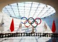 Api Olimpiade untuk Olimpiade Musim Dingin Beijing 2022 dipajang di Menara Olimpiade di Beijing, ibu kota China, pada 20 Oktober 2021. (Xinhua/Wang Yong)