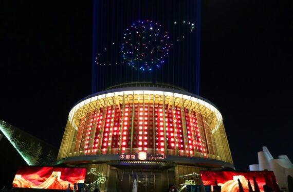 Foto yang diabadikan pada 10 Januari 2022 ini memperlihatkan pertunjukan cahaya di Paviliun China dalam ajang Expo 2020 Dubai di Dubai, Uni Emirat Arab. (Xinhua/Wang Dongzhen)
