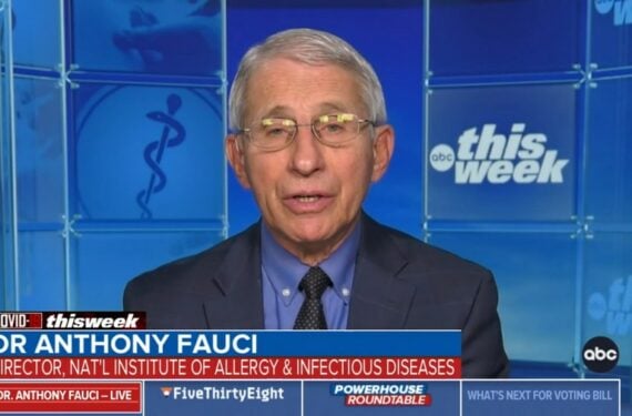 Foto tangkapan layar yang diambil dari live stream ABC menunjukkan Anthony Fauci, pakar penyakit menular AS, saat diwawancara oleh jaringan televisi tersebut pada 23 Januari 2022. (Xinhua)