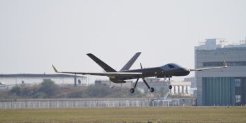 Foto yang disediakan oleh AVIC ini menunjukkan pesawat nirawak (unmanned aerial vehicle/UAV) besar serbaguna all-composite Wing Loong-1E berhasil menyelesaikan penerbangan perdananya pada 18 Januari.