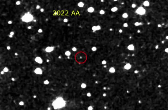 Teleskop Objek Dekat-Bumi China menangkap gambar asteroid 2022 AA yang mendekati Bumi pada 1 Januari 2022. (Xinhua/Purple Mountain Observatory dari Akademi Ilmu Pengetahuan China)