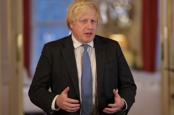 Perdana Menteri Inggris Boris Johnson merekam sebuah video di London, Inggris, pada 21 Desember 2021. (Xinhua/Downing Street No. 10/Andrew Parsons)