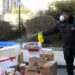 Seorang petugas mendisinfeksi paket yang akan dikirim ke warga di sebuah area permukiman di Distrik Haidian, Beijing, ibu kota China, pada 16 Januari 2022. (Xinhua/Ren Chao)