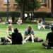 Sejumlah mahasiswa terlihat di kampus Universitas California Los Angeles (UCLA) di Los Angeles, Amerika Serikat, 23 September 2021. (Xinhua)