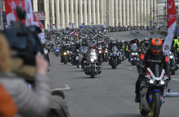 MOSKOW, Para pengendara sepeda motor berpartisipasi dalam parade sepeda motor tahunan di Moskow tengah, Rusia, pada 30 April 2022. Parade itu menandai pembukaan resmi musim sepeda motor di Moskow. (Xinhua/Alexander Zemlianichenko Jr)