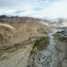BASE CAMP GUNUNG QOMOLANGMA, Foto dari udara yang diabadikan pada 11 Mei 2022 ini menunjukkan lahan basah di Cagar Alam Nasional Qomolangma di Zhaxizom, wilayah Tingri, Daerah Otonom Tibet, China barat daya. (Xinhua/Jiang Fan)