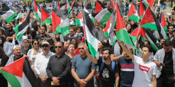 TEL AVIV, Sejumlah warga Arab dan aktivis sayap kiri Israel menghadiri unjuk rasa yang menandai peringatan 74 tahun Hari Nakba, di Tel Aviv, Israel, pada 15 Mei 2022. (Xinhua/JINI/Gideon Markowicz)