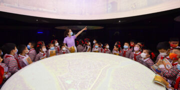 GANZHOU, Para pelajar mengunjungi sebuah museum di Ganzhou, Provinsi Jiangxi, China timur, pada 17 Mei 2022. Hari Museum Internasional, yang jatuh pada 18 Mei, dirayakan dengan berbagai aktivitas daring dan luring di seluruh China. (Xinhua/Hu Jiangtao)