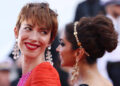 CANNES, Anggota juri Rebecca Hall (kiri) dan Deepika Padukone tiba menjelang upacara pembukaan Festival Film Cannes ke-75 di Cannes, Prancis selatan, pada 17 Mei 2022. Festival Film Cannes ke-75 resmi dibuka pada Selasa (17/5). (Xinhua/Gao Jing)