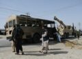 MAZAR-I-SHARIF, Sejumlah anggota pasukan keamanan Afghanistan berjaga di lokasi sebuah ledakan di Mazar-i-Sharif, Afghanistan, pada 19 Mei 2022. Sedikitnya tiga orang mengalami luka-luka akibat sebuah ledakan yang mengguncang Kota Mazar-i-Sharif, ibu kota Provinsi Balkh, Afghanistan utara pada Kamis (19/5), kata seorang pejabat. (Xinhua/Kawa Bashart)