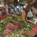 DHAKA, Seorang pedagang menjual buah leci di sebuah kios di Dhaka, Bangladesh, pada 24 Mei 2022. Musim leci sedang berlangsung di Bangladesh seiring buah tropis itu mulai banyak dipasarkan. (Xinhua)