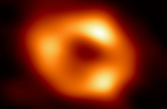 Foto yang diunggah di akun Twitter milik National Science Foundation (NSF) Amerika Serikat (AS) pada 12 Mei 2022 ini menunjukkan gambar pertama lubang hitam supermasif, yang dikenal sebagai Sagittarius A*, di pusat galaksi Bima Sakti. (Xinhua/National Science Foundation AS)