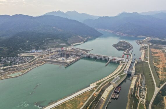 Foto dari udara yang diabadikan pada 11 Maret 2022 ini menunjukkan proyek pemeliharaan air Ngarai Dateng di Guiping, Daerah Otonom Etnis Zhuang Guangxi, China selatan. (Xinhua/Cao Yiming)