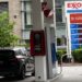 Harga bensin ditampilkan di sebuah stasiun pengisian bahan bakar umum (SPBU) di Washington DC, Amerika Serikat, pada 11 Mei 2022. (Xinhua/Liu Jie)