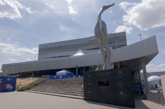 BUDAPEST, Foto yang diabadikan pada 15 Juni 2022 ini menunjukkan Duna Arena, venue utama untuk ajang Kejuaraan Dunia FINA ke-19, di Budapest, Hongaria. (Xinhua/Attila Volgyi)