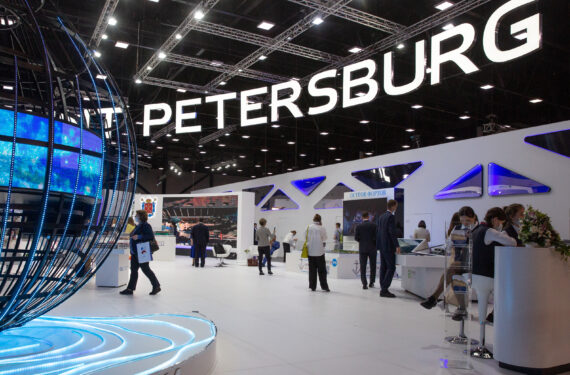ST. PETERSBURG, Foto yang diabadikan pada 15 Juni 2022 ini menunjukkan suasana Forum Ekonomi Internasional St. Petersburg ke-25 di St. Petersburg, Rusia. Forum Ekonomi Internasional St. Petersburg ke-25 dibuka pada Rabu (15/6) di kota terbesar kedua di Rusia. (Xinhua/Irina Motina)